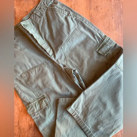 Universal Thread Wide Leg Pants in Olive Green Cargo Pants - Picture 13 of 13